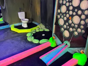 Prijsvraag: Win een Familydeal voor de Urban Crazy Minigolf bij Play-In Utrecht