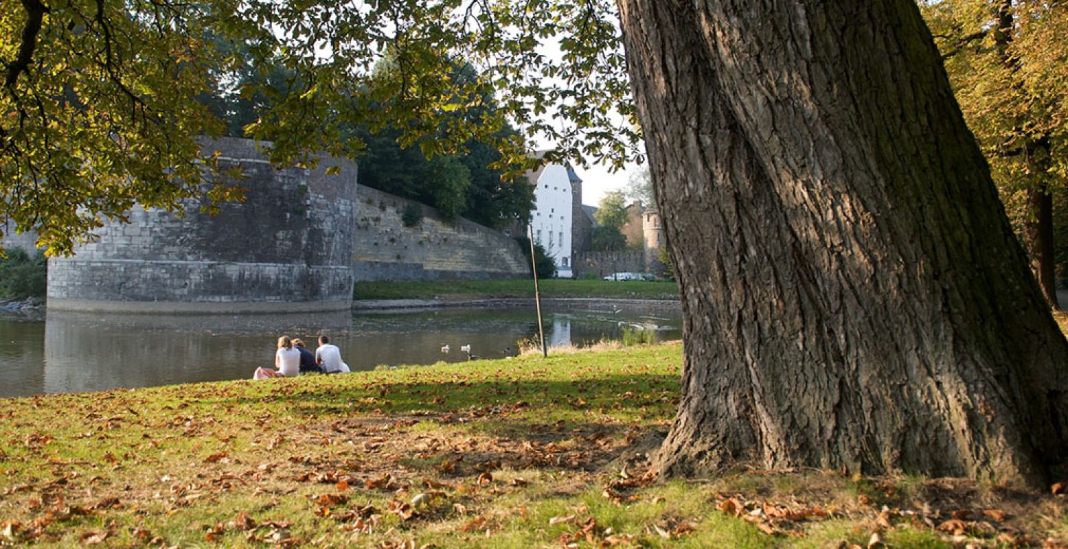 Relaxen in het Stadspark. Foto: Maastricht Marketing © Jonathan Vos