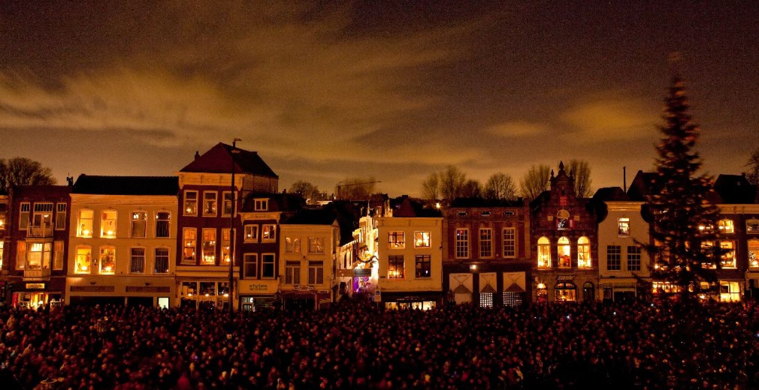 Gouda verlicht door duizenden kaarsen. Foto: Hedwig Schipperheijn