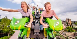 Dagje uit met je puber? Dit vinden ze wél leuk! De boosterbike in Toverland. Foto: Attractiepark Toverland