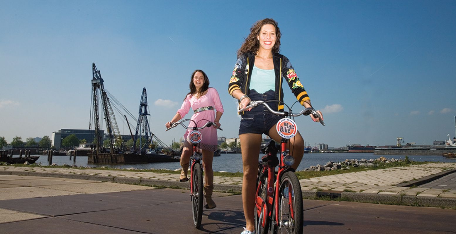 Met een fiets en fietsroute van MacBike in Amsterdam kom je niet alleen langs mooie grachtenpanden, maar ook op onverwachte plekken met hun eigen charmes en schoonheid. Zoals Amsterdam-Noord. Foto: MacBike