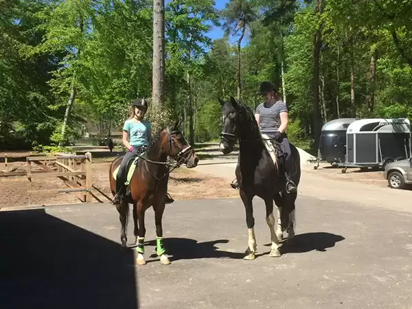 Er is ook een manege. Foto: Ommerland © Manon Loots Er is ook een manege. Foto: Ommerland © Manon Loots