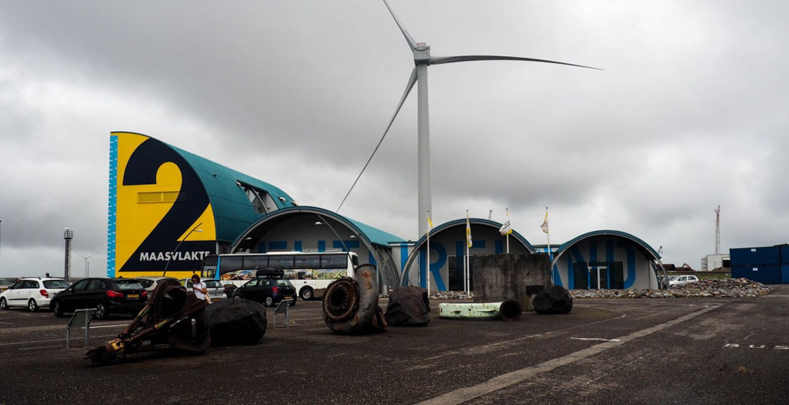 Machineonderdelen op de parkeerplaats. Foto: Redactie DagjeWeg.NL