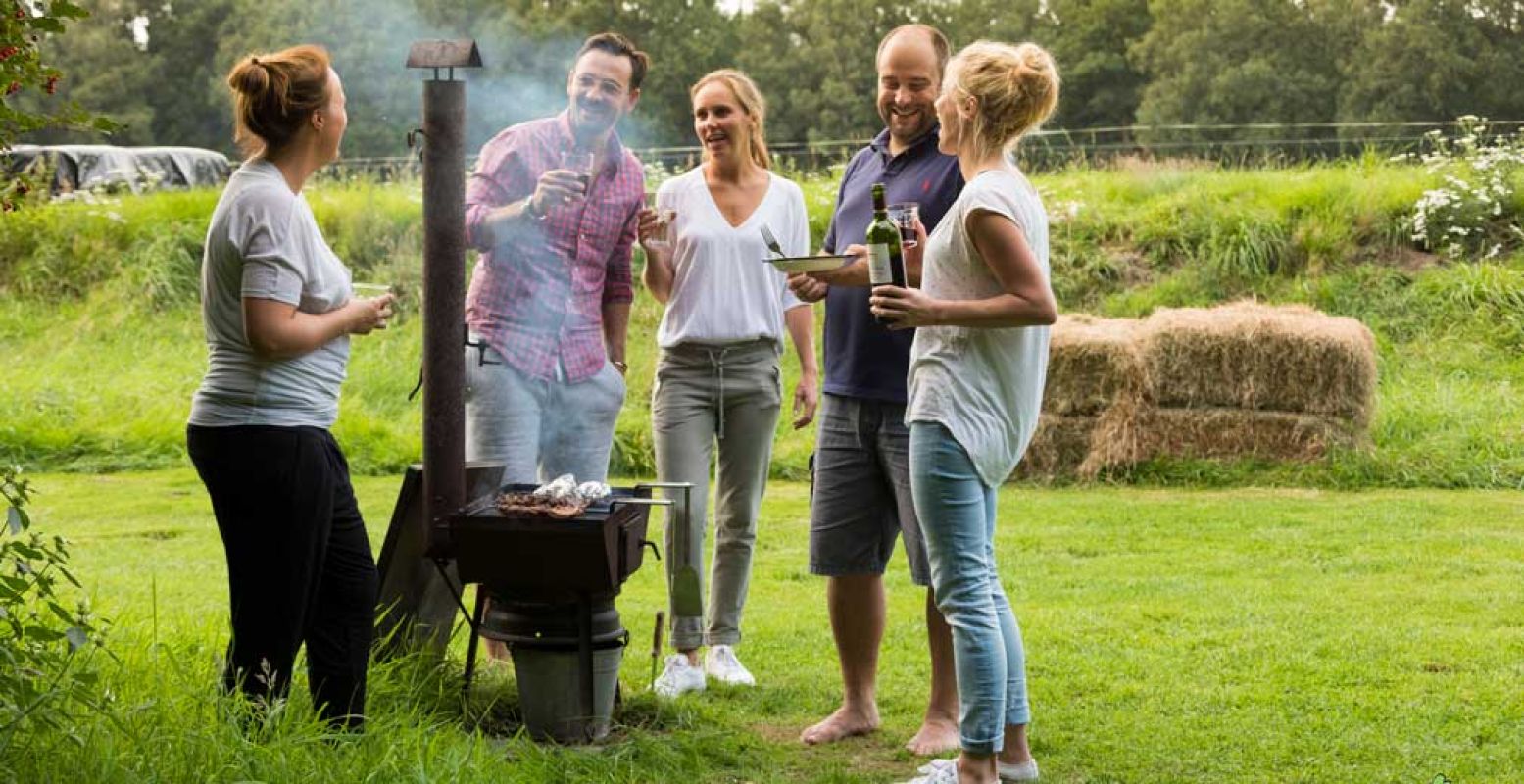 Gezellig barbecueën met vrienden of familie! Foto: © Otto Kalkhoven 2016, All rights reserved.
