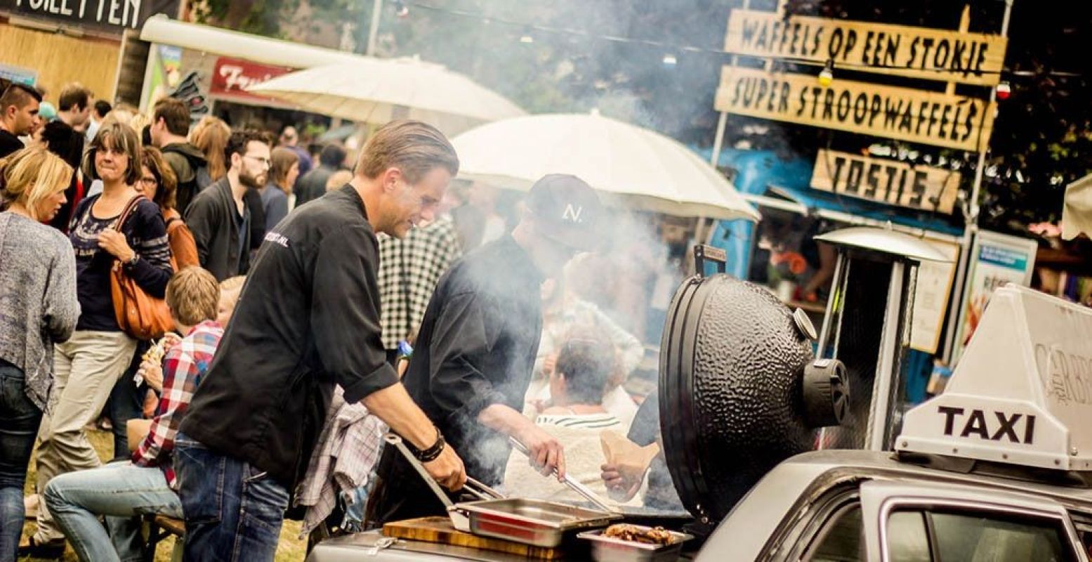 Lekker eten en vooral veel gezelligheid op Lepeltje Lepeltje, dit weekend in Breda. Foto: Lepeltje Lepeltje, Dennis Verduin.