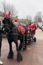 Kerstrondje Oldemarkt Kerstvrouw met elfje. Foto: Vrouwkje Visserman