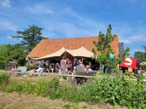 Terras Ciderij de Groote Wei. Foto: Fruitbedrijf Horstink Terras Ciderij de Groote Wei. Foto: Fruitbedrijf Horstink
