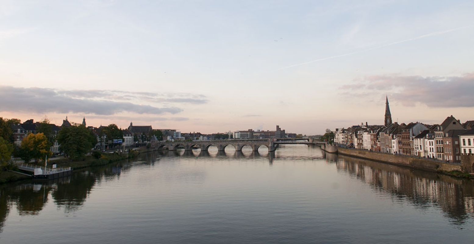 Het mooie Maastricht aan de Maas. Hier vind je alles voor een heerlijk dagje uit. Foto: Maastricht Marketing © Jonathan Vos