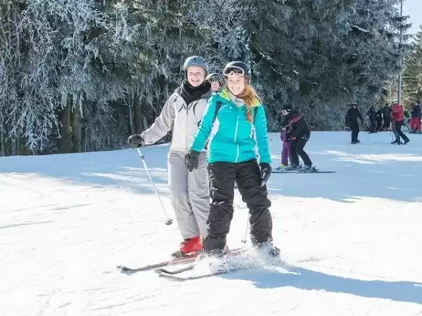 Volop mogelijkheid tot wintersporten . Volop mogelijkheid tot wintersporten .