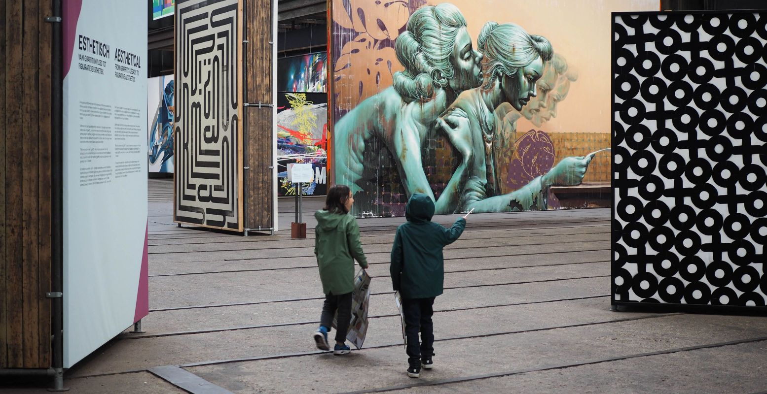 Kinderen gaan op zoek naar objecten in het museum. Foto: Redactie DagjeWeg.NL