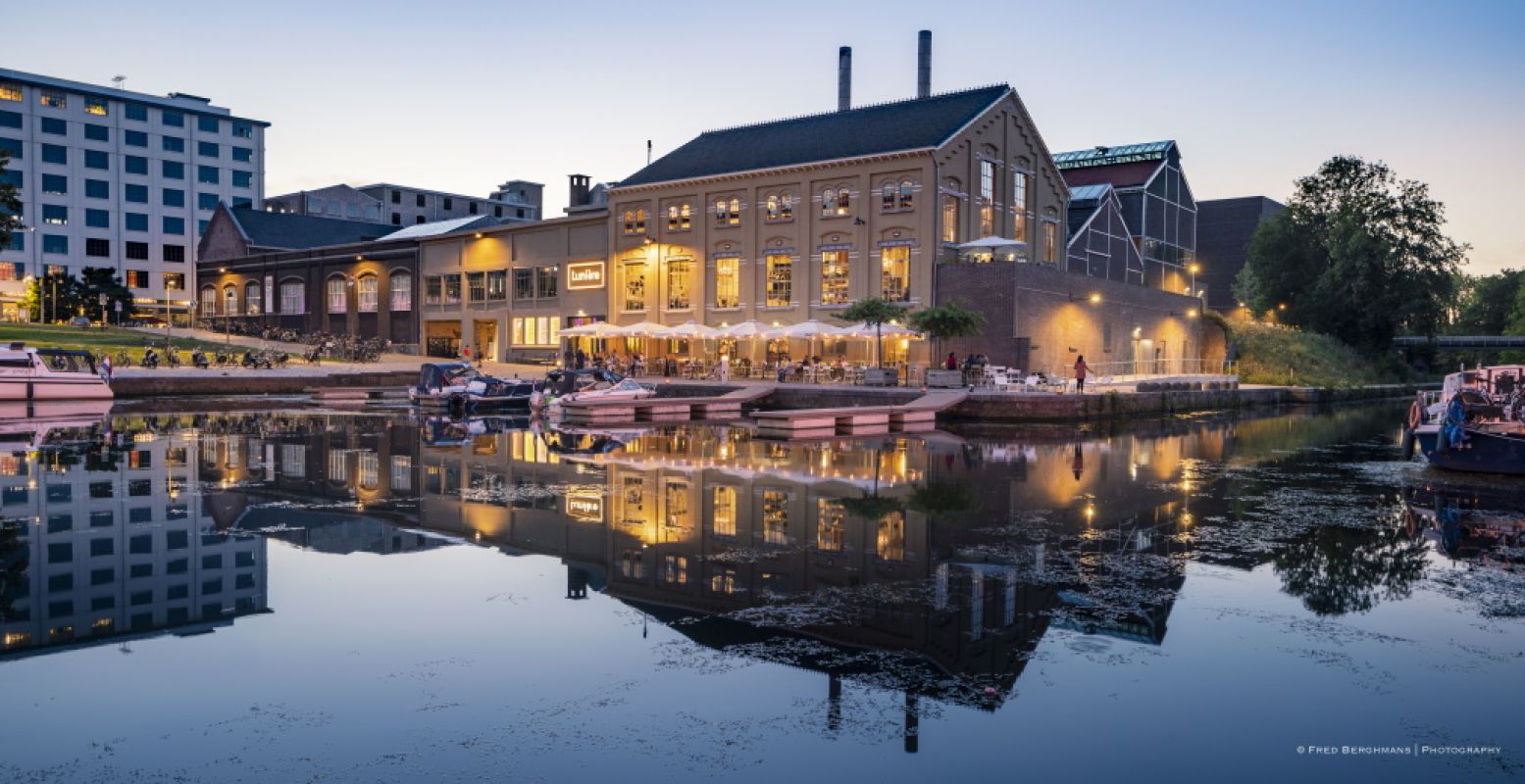 De historische en industriële vibes van Lumière in Maastricht zijn buiten al te zien. Foto: Lumière Cinema © Fred Berghmans.