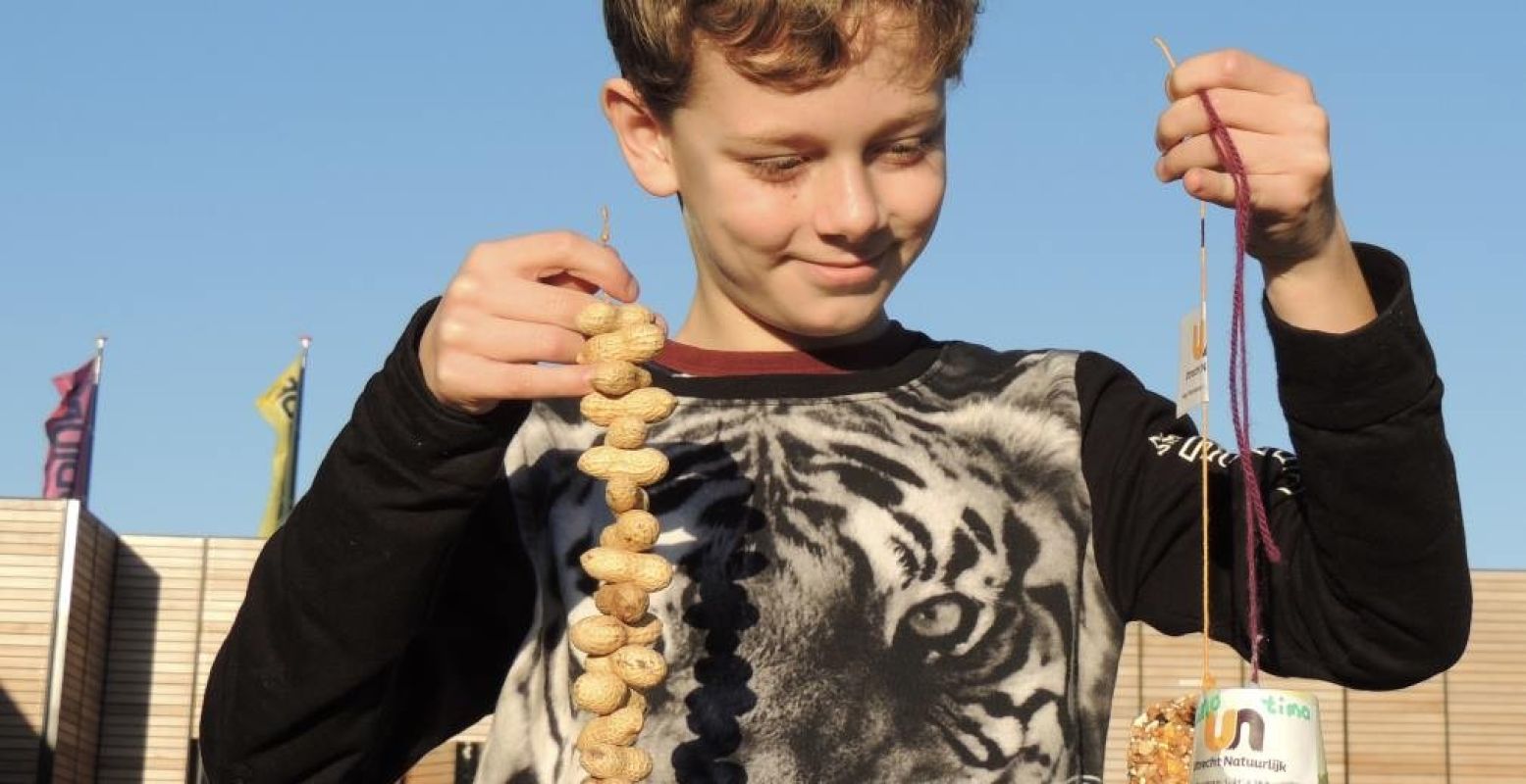 Zelf vogelvoer maken. Foto: Utrecht Natuurlijk