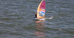 Dagje uit? Dit zijn de leukste activiteiten voor jou en je vrienden! Op zoek naar een leuke uitdaging? Leer een watersport! Foto: DagjeWeg.NL.