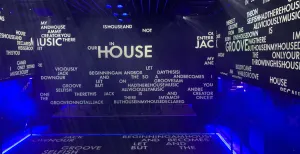 Ervaar dancemuziek op heilige Amsterdamse grond De openingsshow zuigt je direct in het verhaal. Foto: Redactie DagjeWeg.NL