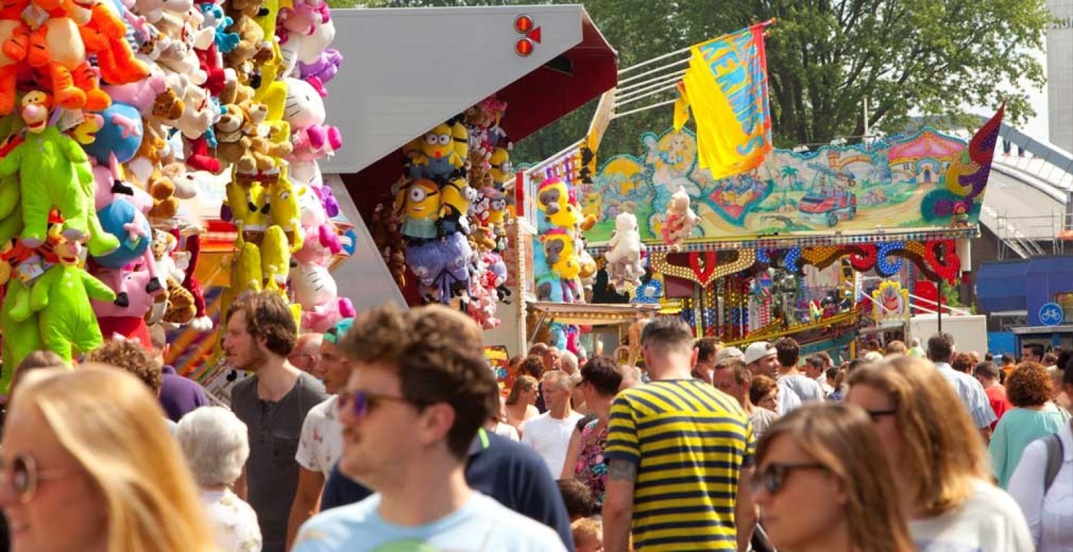 Win jij eindelijk die knuffel? Foto: Tilburgse Kermis.