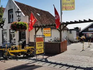 Fietsverhuur Frisia op Vlieland. Foto: DagjeWeg.NL