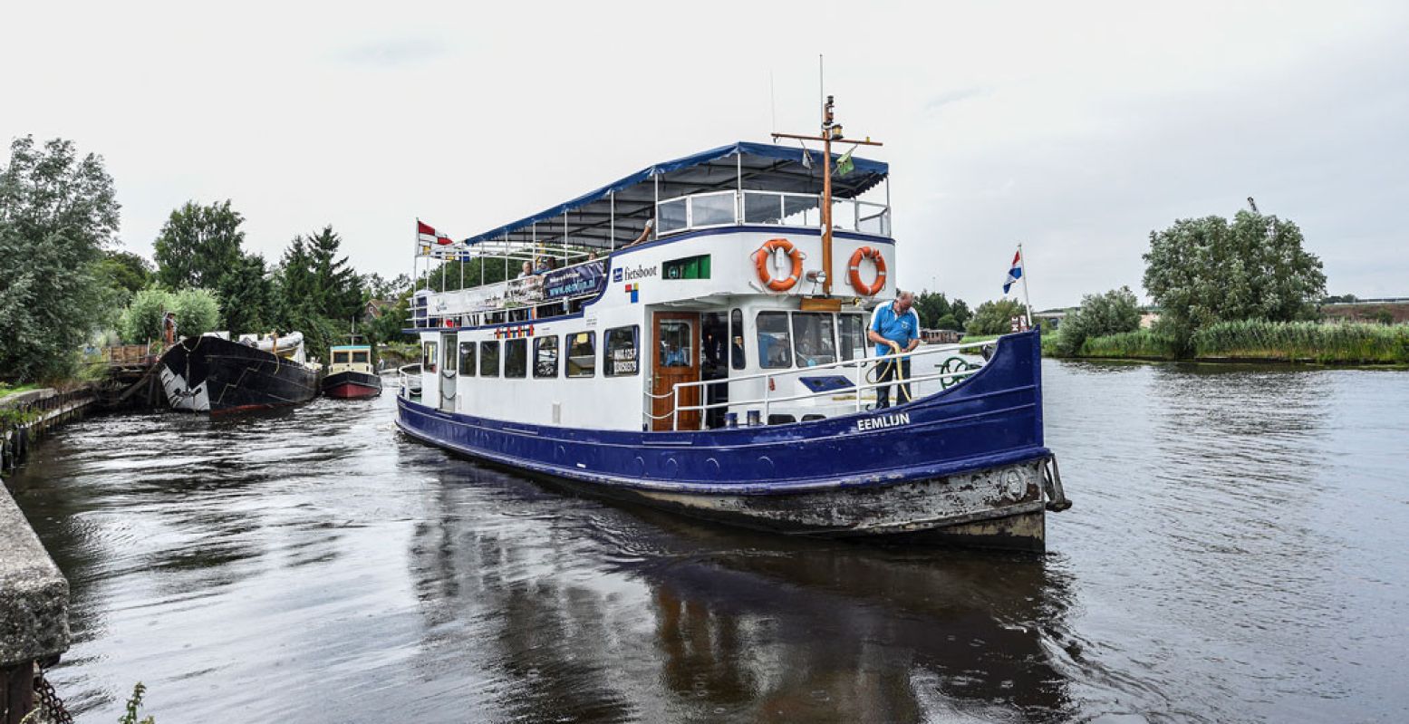 Pak de Eemlijn, een fietsboot die je onder andere langs Eembrugge vaart. Foto: RBT Heuvelrug & Vallei