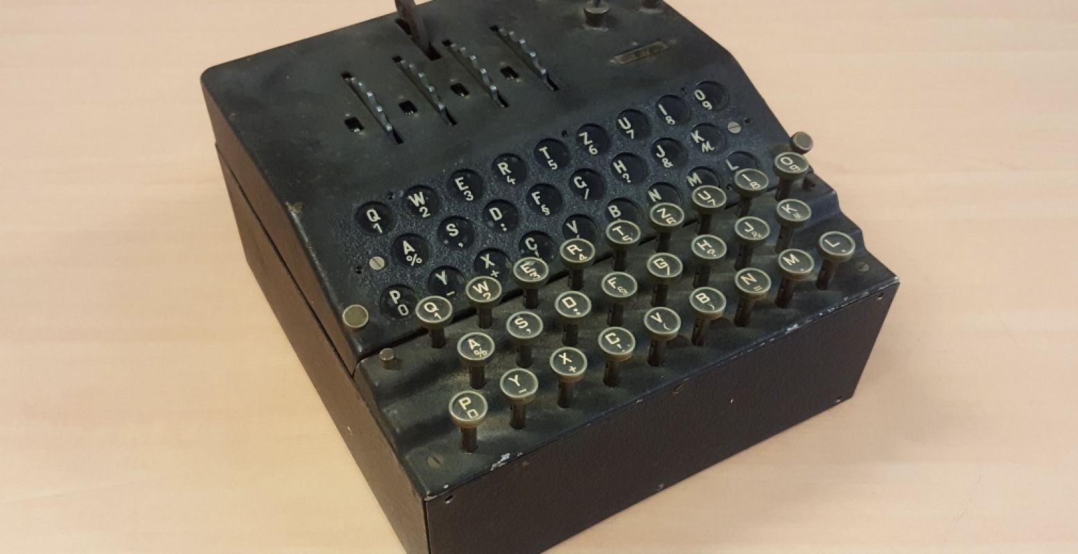 Enigma's, zeker van het type G, zijn zeldzaam. Er zijn er maar enkele tientallen bewaard gebleven en voor het publiek zijn er slechts vier te zien, waarvan eentje nu in Oorlogsmuseum Overloon. Foto: Oorlogsmuseum Overloon.