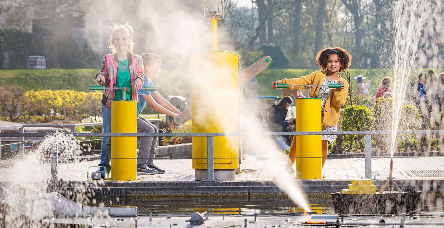 Blus de brand in de Rotterdamse haven. Foto: Madurodam