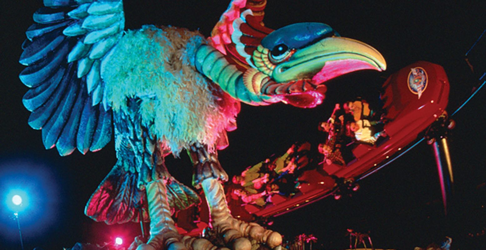 Wie durft in de supersnelle achtbaan in het donker? Vogel Rok uit de verhalen van Sinbad de Zeeman is al sinds 1998 onderdeel van de Efteling. Foto: De Efteling