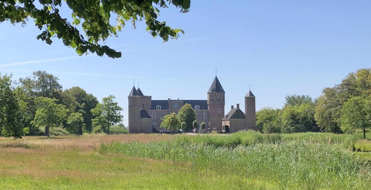 Kasteel Westhove is vlak bij het Zeeuwse strand. Foto: Lennart Visscher