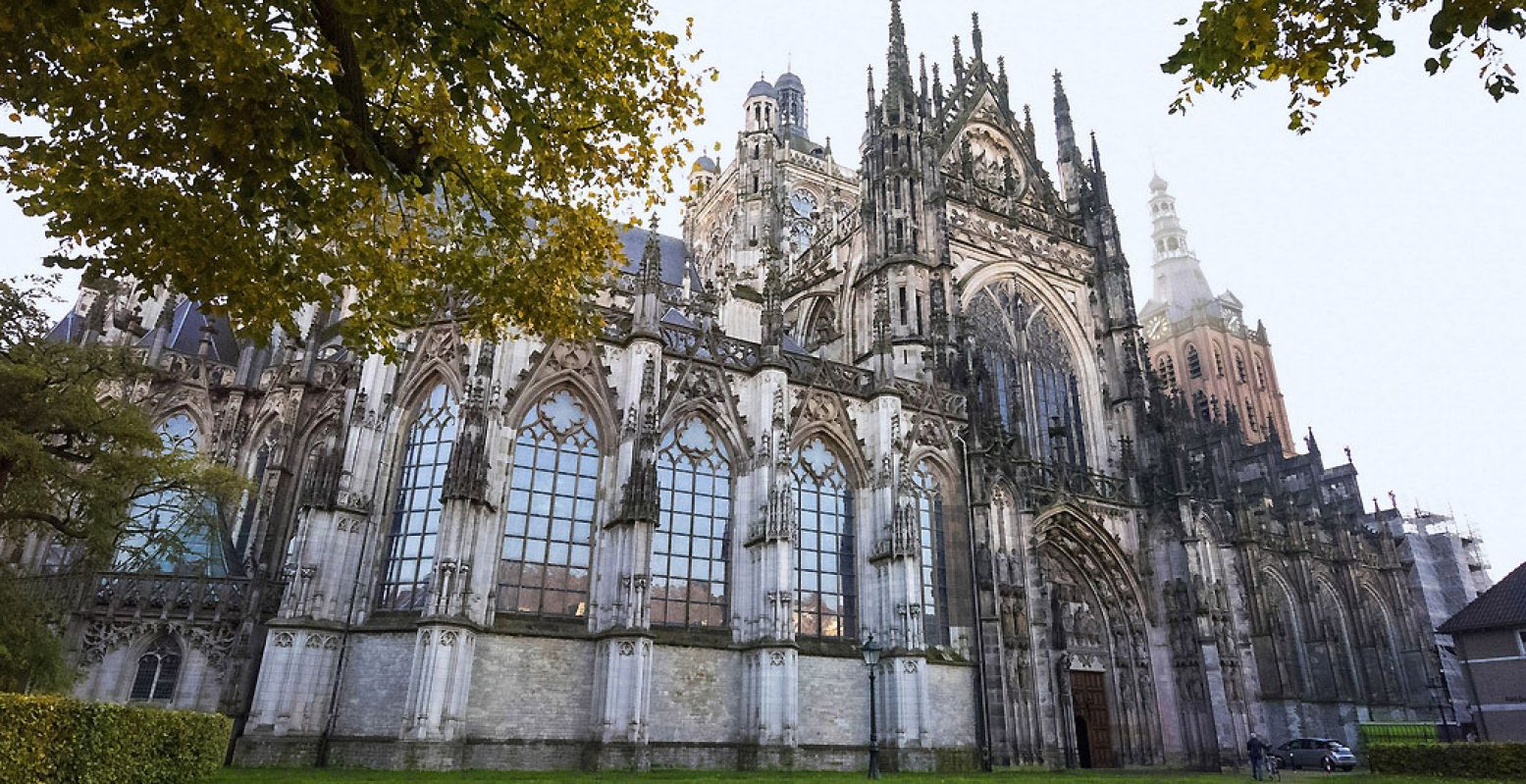 De indrukwekkende Sint-Janskathedraal is een must-see in Den Bosch. Hoe langer je kijkt, hoe meer prachtige details je ziet. Foto:  Den Bosch Region  © Karin Jonkers