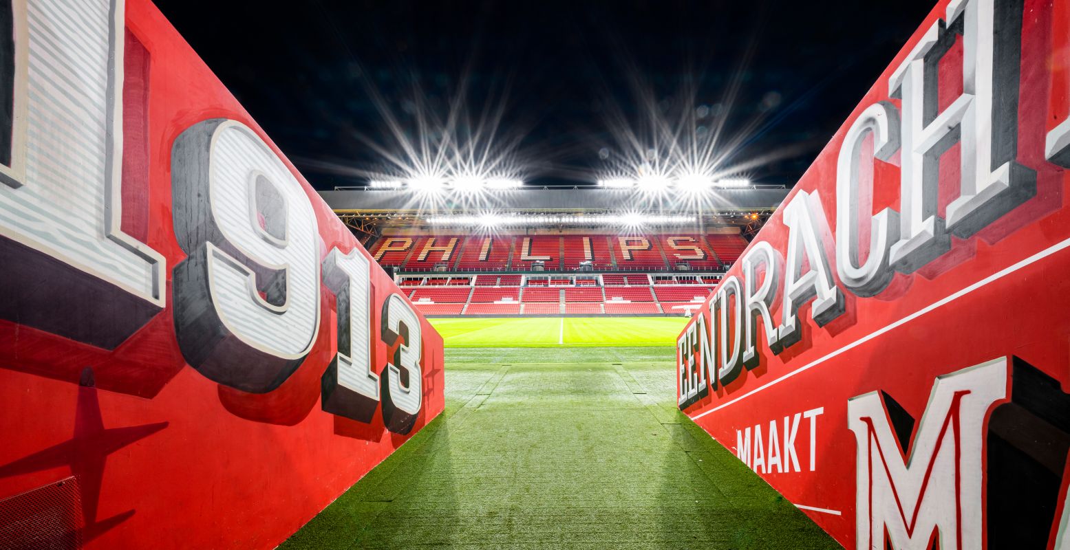 Loop net als de spelers van PSV door de spelerstunnel van het Philips Stadion. Foto: PSV Media