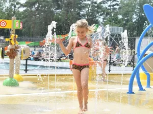 Camping Ommerland Spelen in het waterpark. Foto: Ommerland © Rob Veen