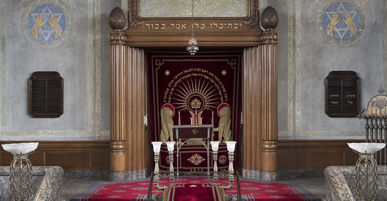Symbolische mozaïeken, wervelend smeedwerk en prachtige versieringen maken de synagoge in Enschede tot een van de mooiste van Nederland. Foto: Grootste Museum van Nederland © Arjan Bronkhorst