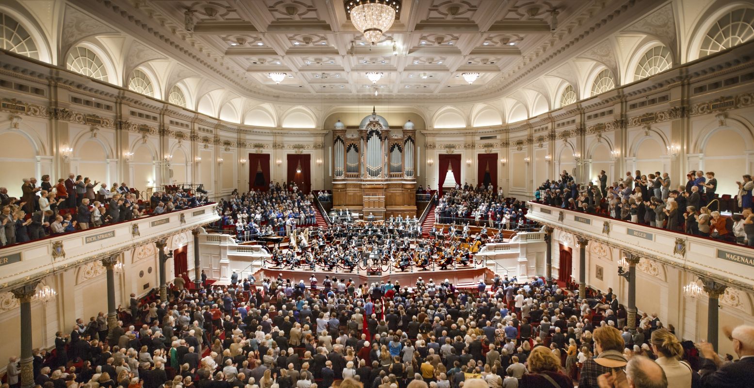 Trek je mooiste kleren aan en geniet van een avond vol opera toppers tijdens het Opera Gala in de grote zaal van het Koninklijk Concertgebouw. Foto: Hans Roggen