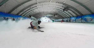 Wat is er open tijdens de feestdagen? Durf je deze steile indoorpiste af? Foto: SnowWorld © Meijs.