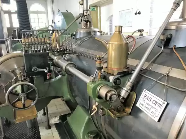 Deze 500 pk-stoommachine is wel honderd jaar oud. Foto: Stoomgemaal Halfweg