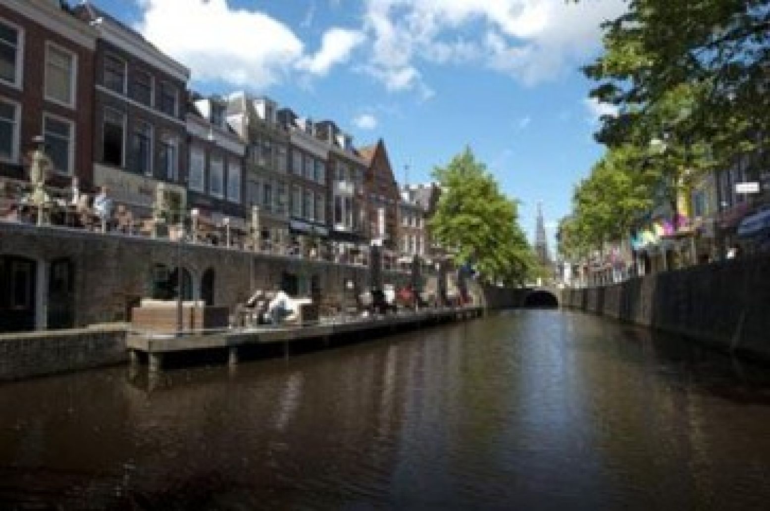 Ontdek Leeuwarden! Ga lekker shoppen of pak een terrasje bij Grand Café Onder de Kelders.