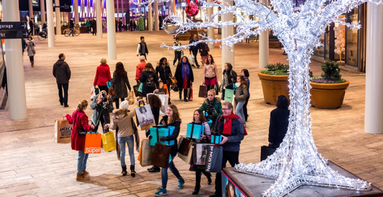 Kom ook gezellig feestshoppen in Almere Centrum! Foto: Maarten Feenstra.