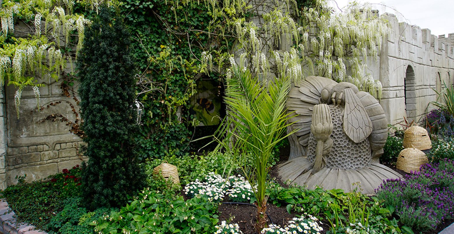 Overal is aan gedacht, ook qua decor. Zoals een bloemenzee bij deze fraaie bij. Foto: DagjeWeg.NL