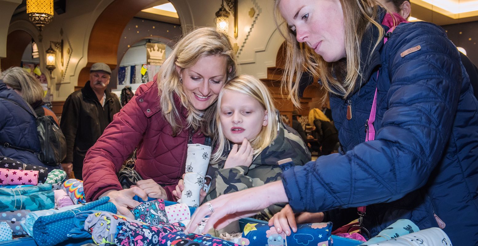 Zoek samen naar de mooiste spulletjes of speel het Onderhandelspel. Foto: De Bazaar