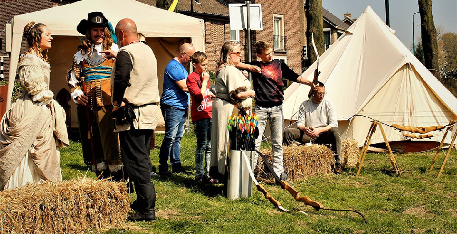 Probeer uit hoe goed je kunt boogschieten bij het soldatenkamp. Foto: Jan Lamers