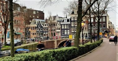 Volg de grachtengordel van Amsterdam