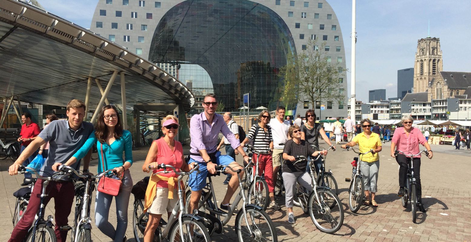 Verken Rotterdam op de fiets met een lokale gids van seeRotterdam. Foto: seeRotterdam
