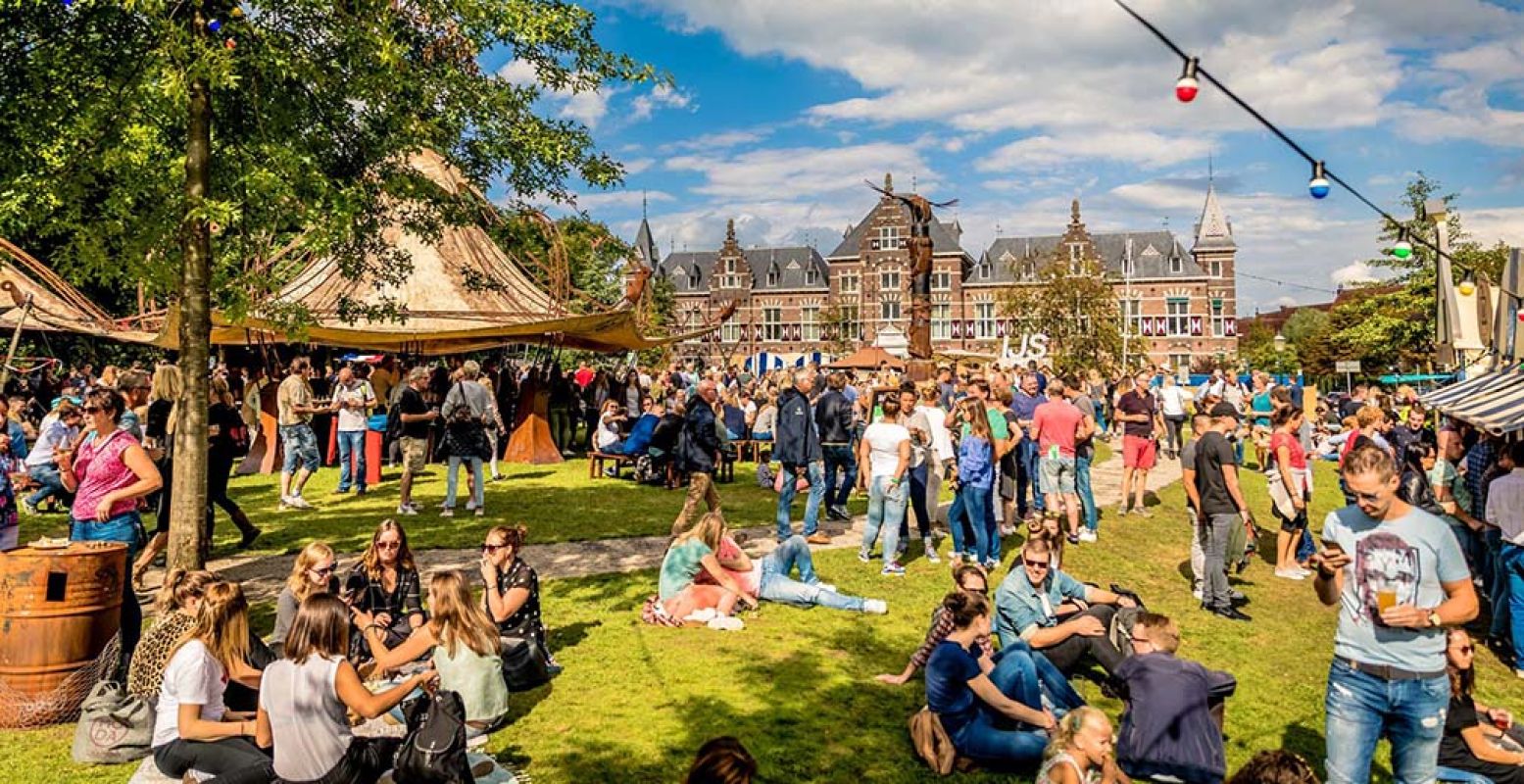 Het is wijn en bier wat de klok slaat tijdens Kannen & Kruiken in Amersfoort. Foto: Kannen & Kruiken © Dennis Verduin.