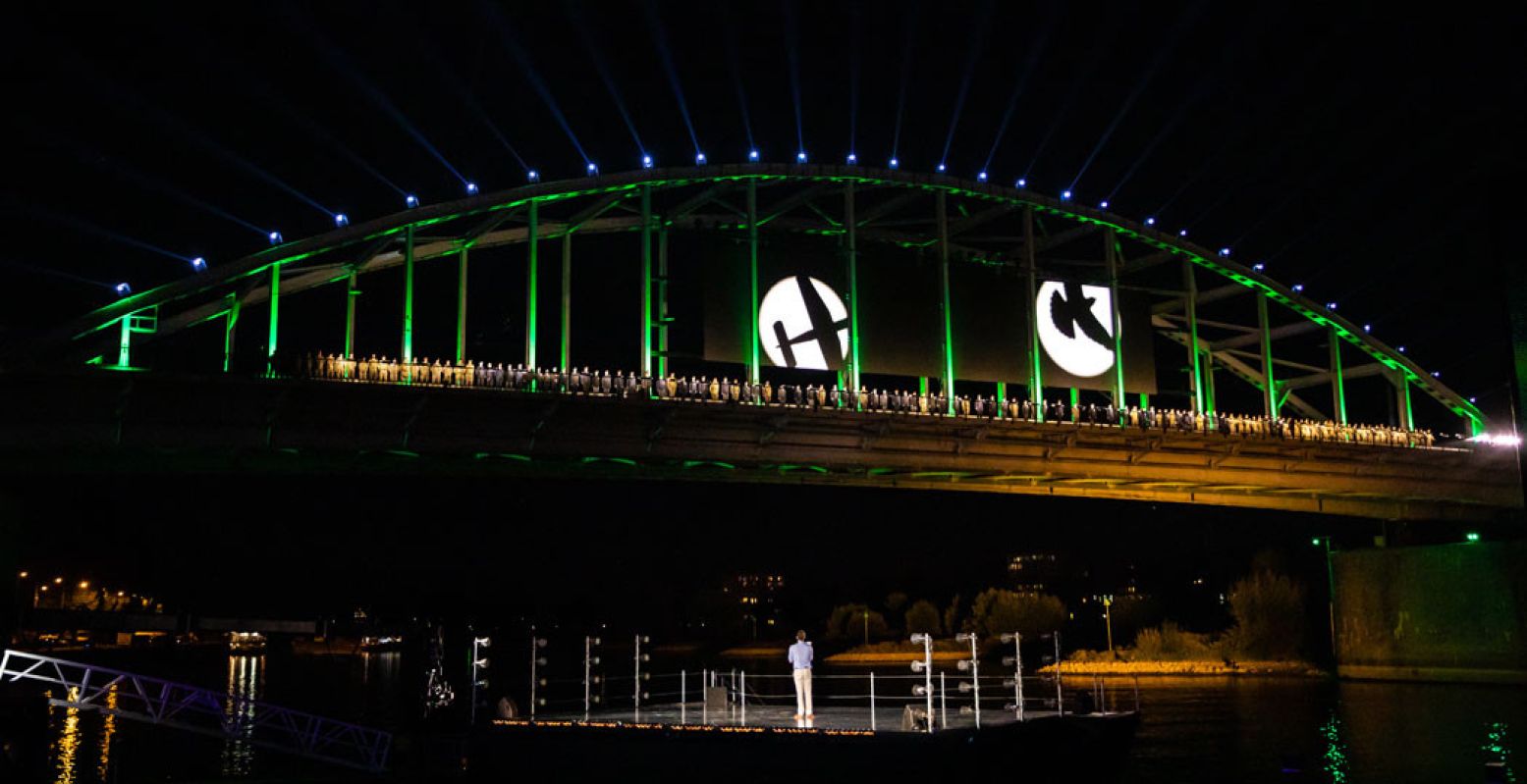 De experience vindt plaats aan de voet van de beroemde John Frostbrug. Foto: © Chiel Eijt