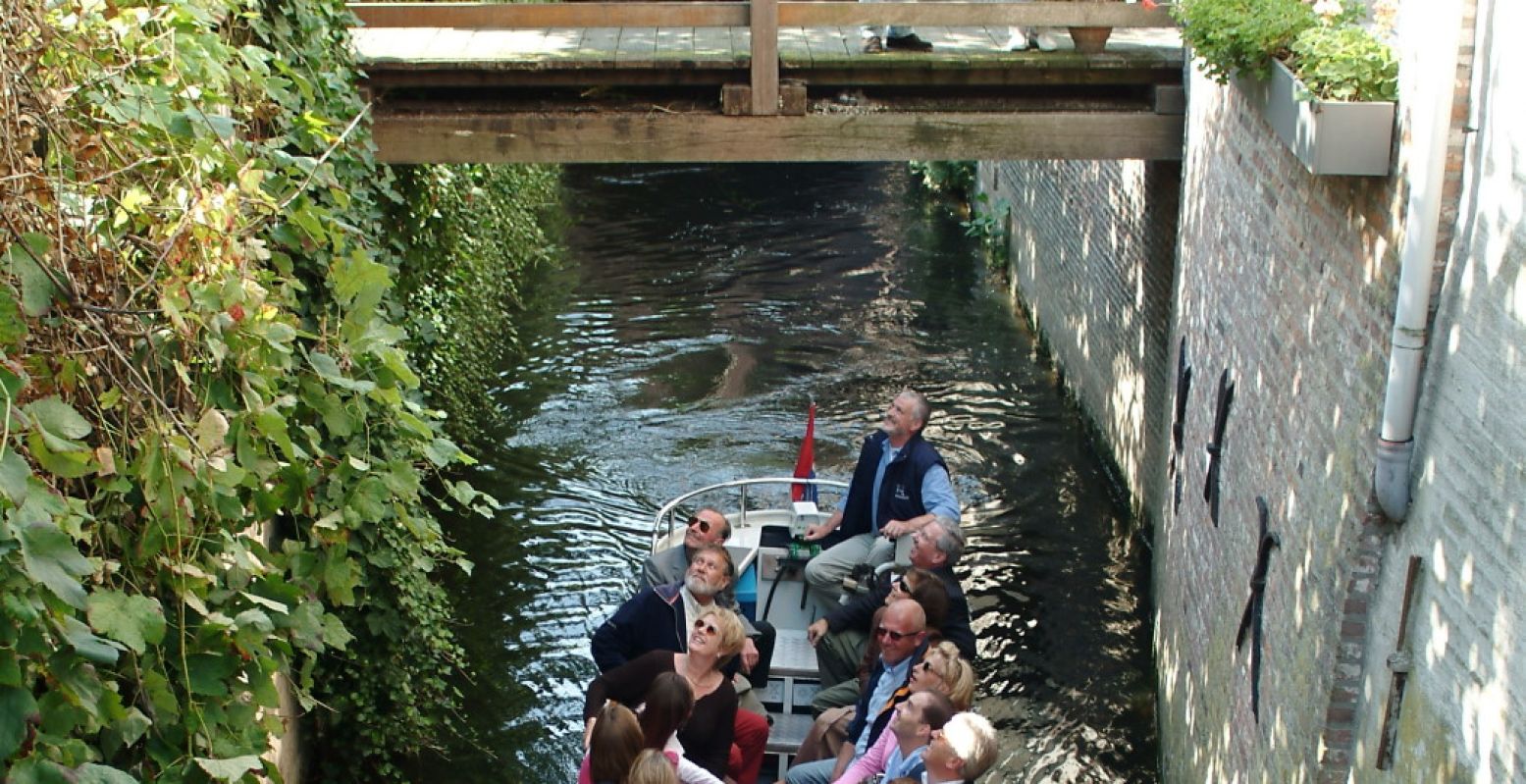 Varen over de Binnendieze. Foto: Kring Vrienden 's-Hertogenbosch.