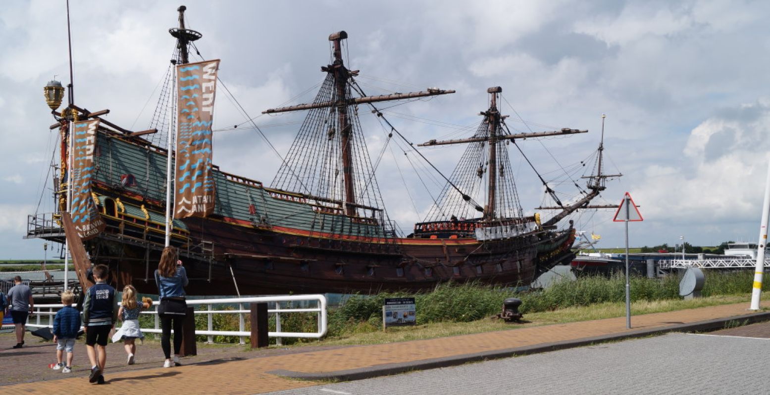 Wie durft aan boord te stappen van dit VOC-schip? Foto: DagjeWeg.NL