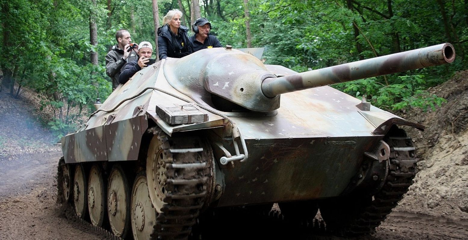 Rij mee op een tank tijdens Militracks. De opbrengst is voor Oekraïne. Foto: Oorlogsmuseum Overloon © Walter Schwabe Hetzer