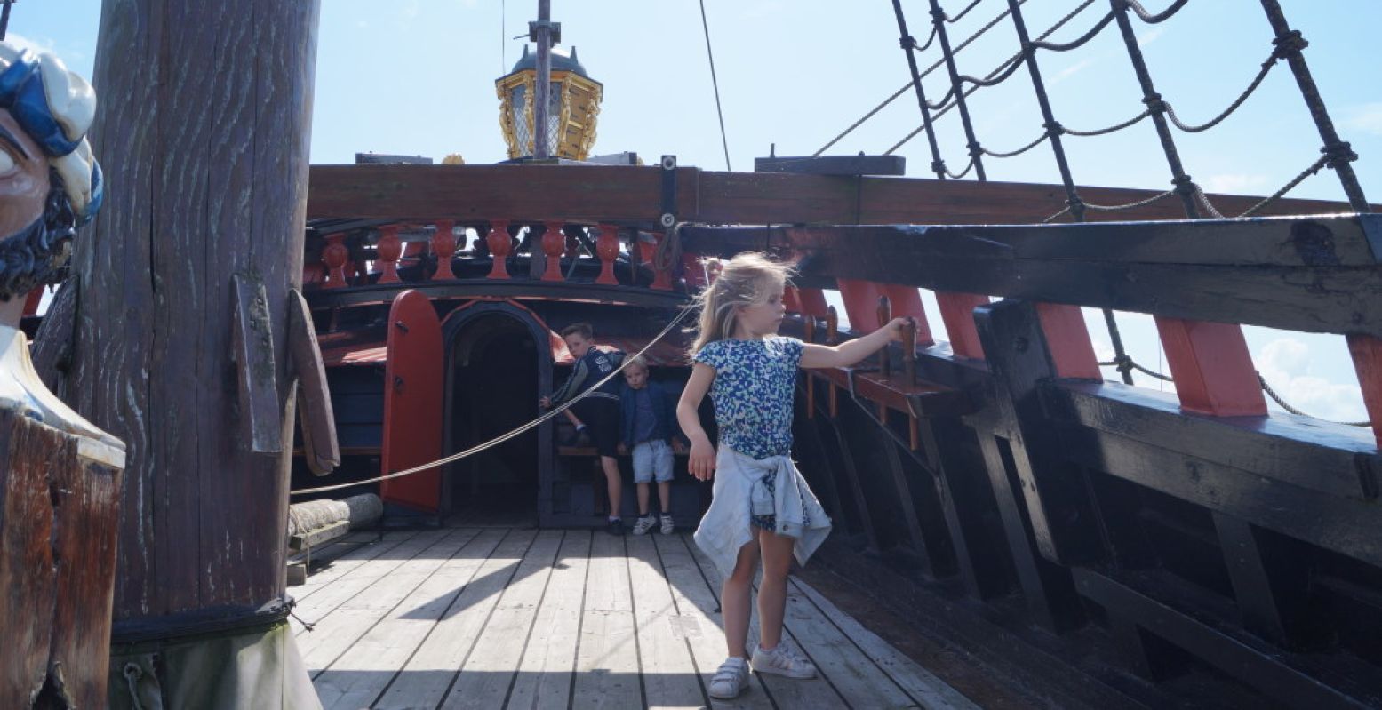 Op ontdekkingstocht op de replica van het VOC-schip de Batavia. Foto: DagjeWeg.NL