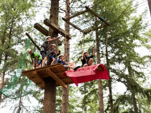 Grijp hier je kans om tussen de bomen te zweven. Foto: Klimbos Garderen