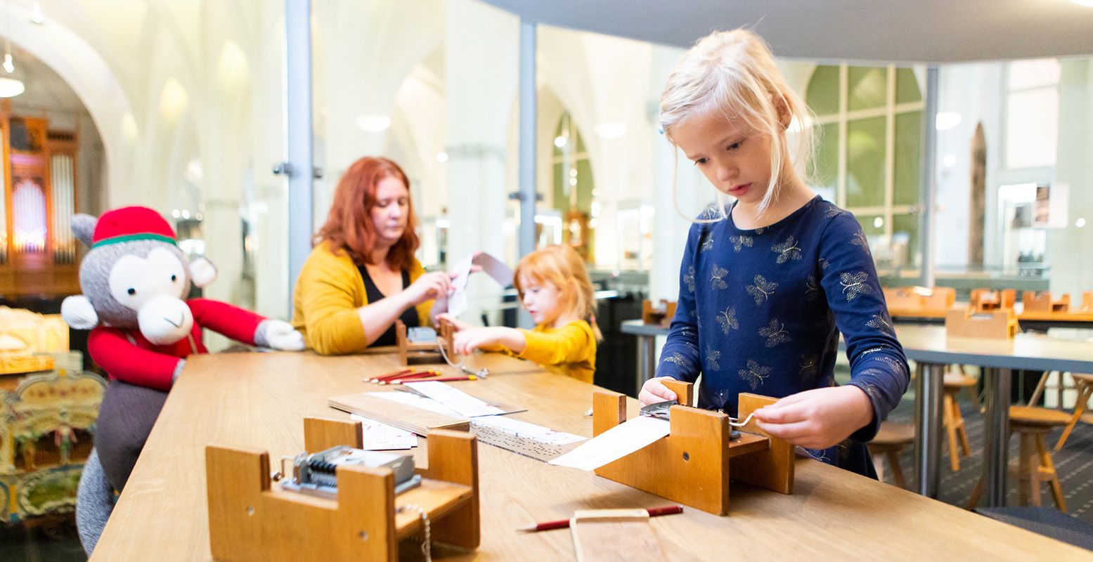 Probeer muziekdoosjes uit en - nog leuker - maak er eentje voor jezelf. Foto: Museum Speelklok