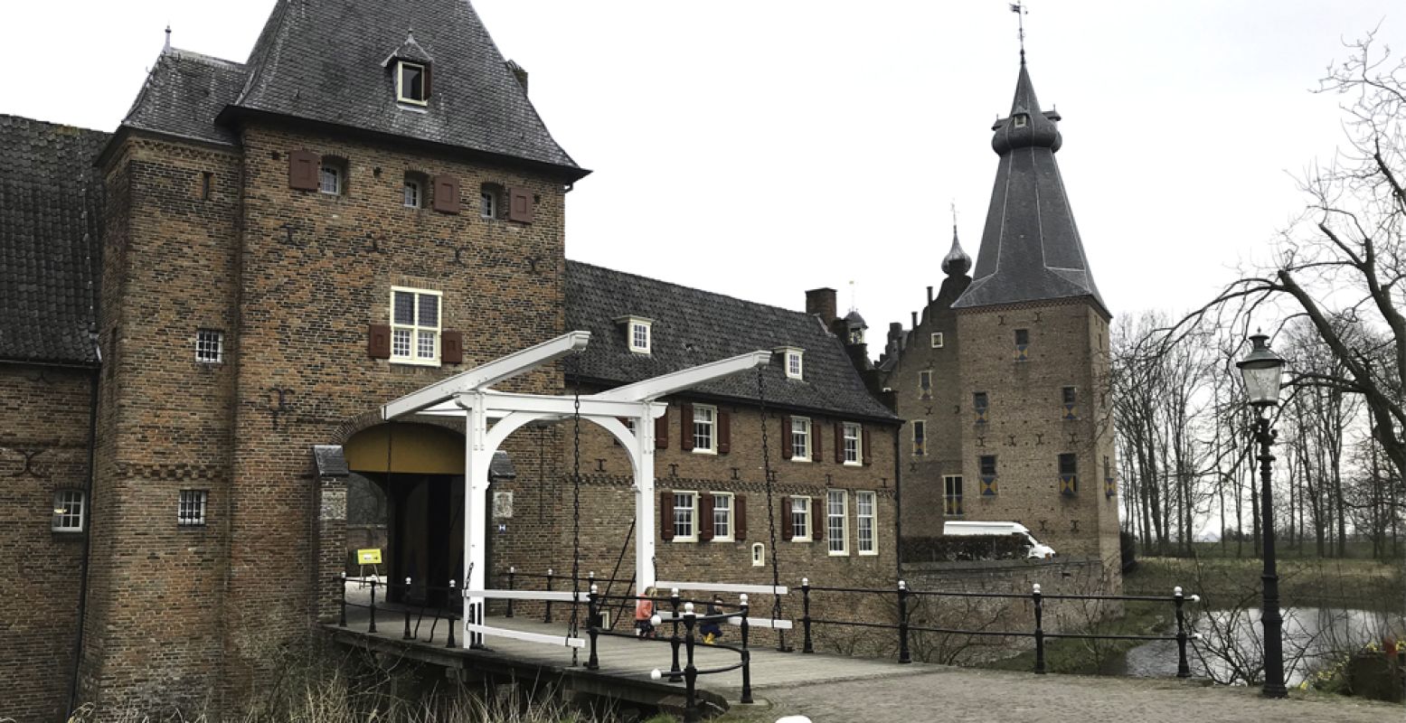 Bezoek een Gelders kasteel, zoals dit mooie Kasteel Doorwerth. Foto: DagjeWeg.NL