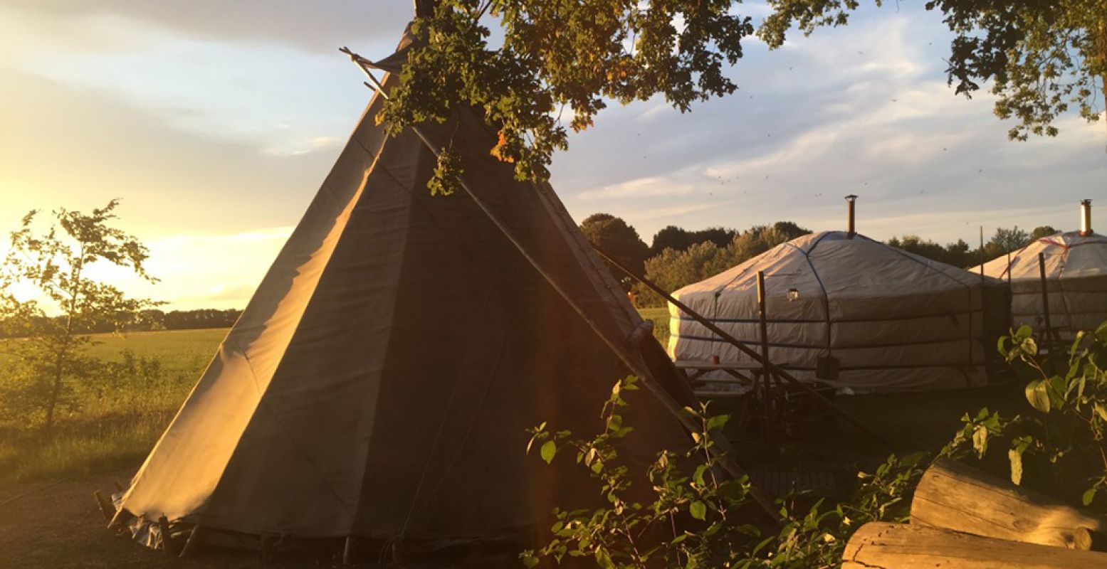 Maak een avontuur van je kampeervakantie en slaap in een tipi of Mongoolse yurt. Foto: 't Buitenland