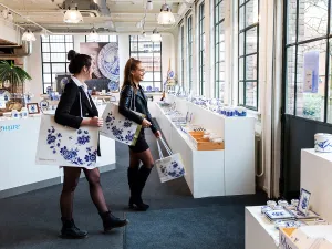 Scoor bijzondere cadeautjes in de shop. Foto: Royal Delft Museum